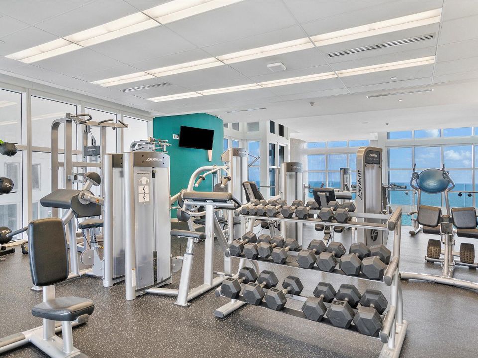 For Sale: $3,199,000 (3 beds, 3 baths, 2141 Square Feet)