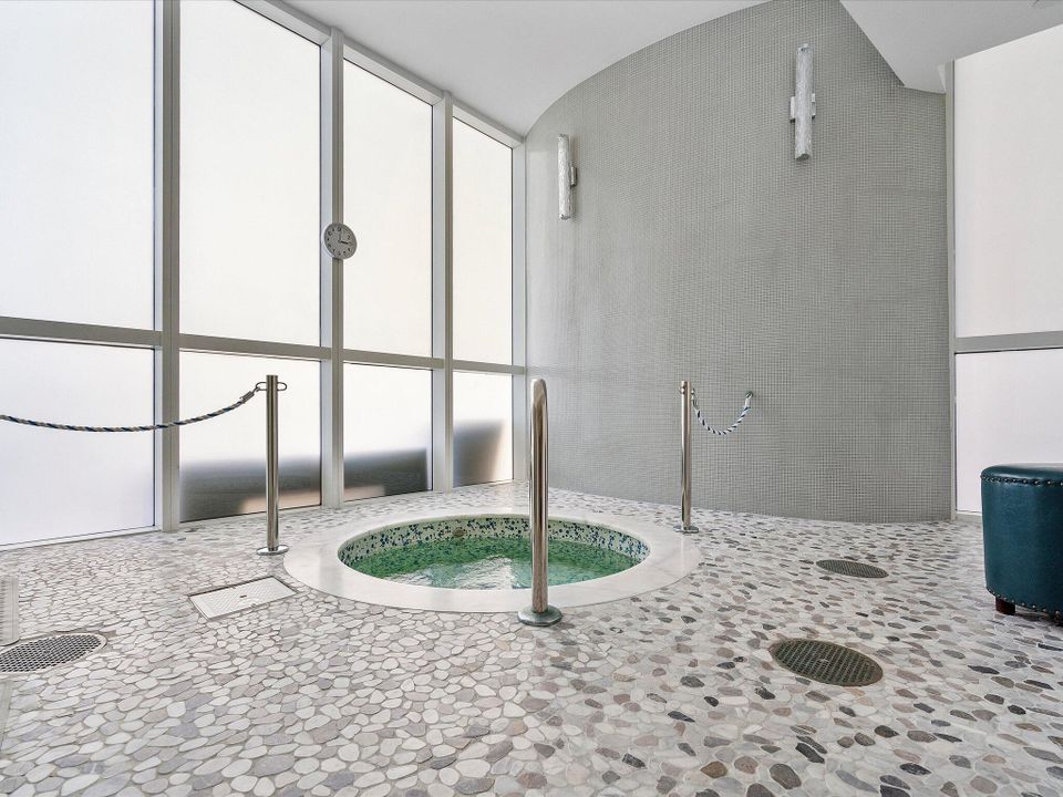 For Sale: $3,199,000 (3 beds, 3 baths, 2141 Square Feet)