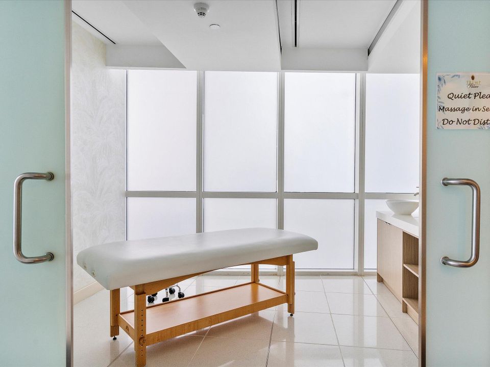 For Sale: $3,199,000 (3 beds, 3 baths, 2141 Square Feet)