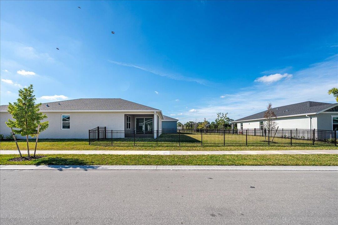 For Rent: $2,500 (3 beds, 2 baths, 1654 Square Feet)