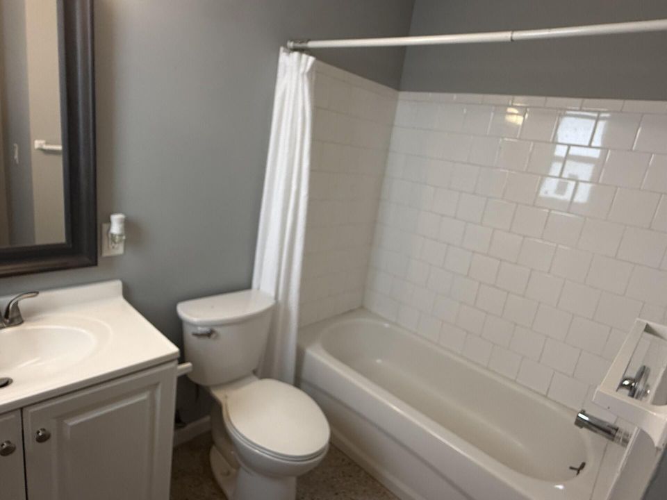 出租: $1,600 (1 贝兹, 1 浴室, 483 平方英尺)