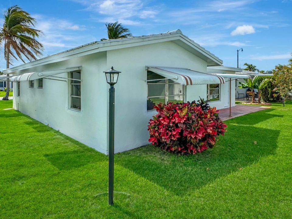 For Sale: $322,000 (2 beds, 2 baths, 1347 Square Feet)