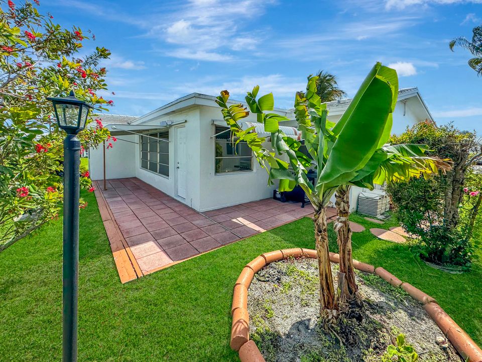 For Sale: $322,000 (2 beds, 2 baths, 1347 Square Feet)