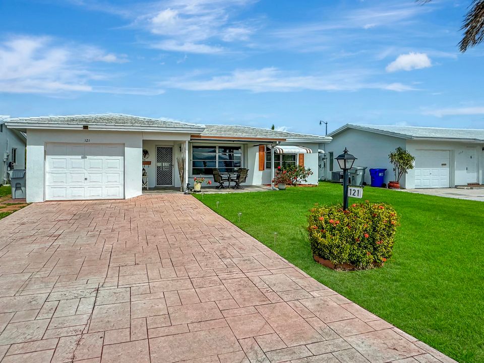 For Sale: $322,000 (2 beds, 2 baths, 1347 Square Feet)