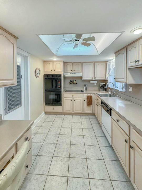 For Sale: $322,000 (2 beds, 2 baths, 1347 Square Feet)