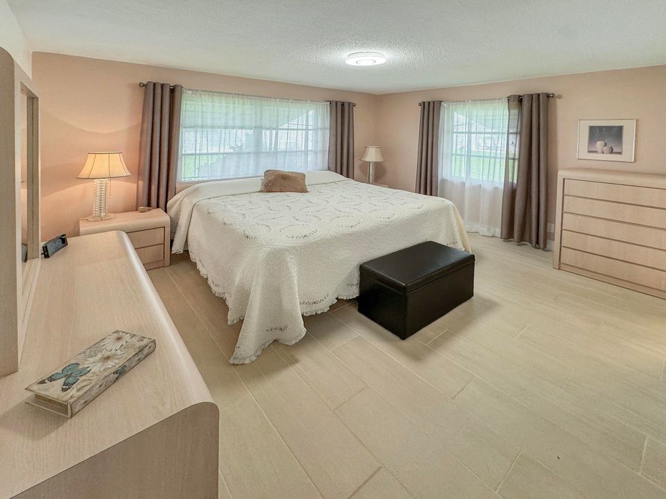 For Sale: $322,000 (2 beds, 2 baths, 1347 Square Feet)