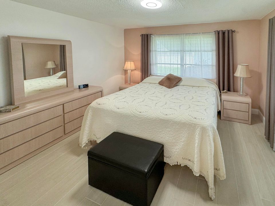 For Sale: $322,000 (2 beds, 2 baths, 1347 Square Feet)