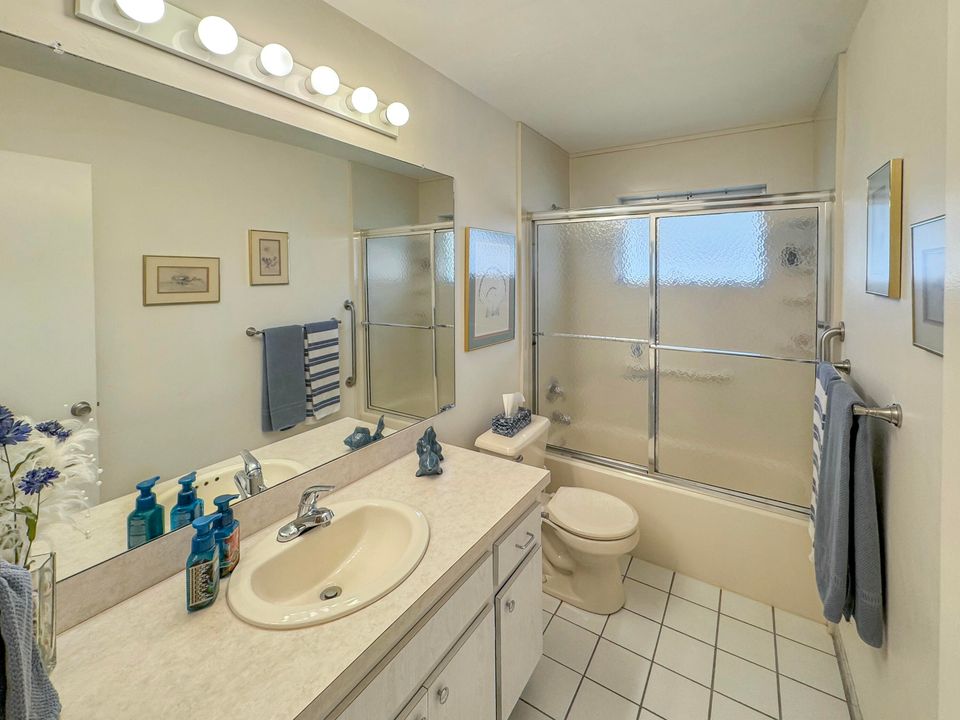 For Sale: $322,000 (2 beds, 2 baths, 1347 Square Feet)