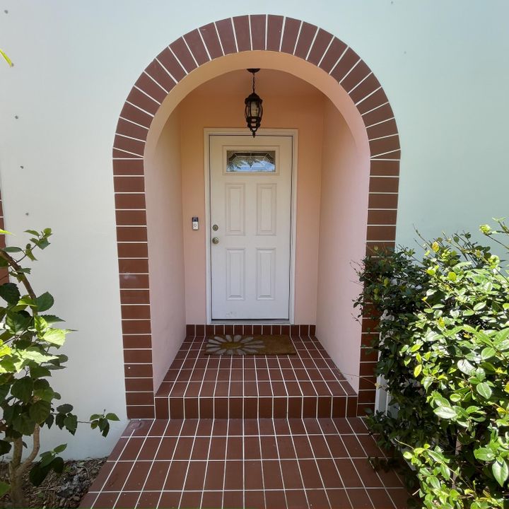 For Sale: $1,350,000 (3 beds, 2 baths, 1820 Square Feet)