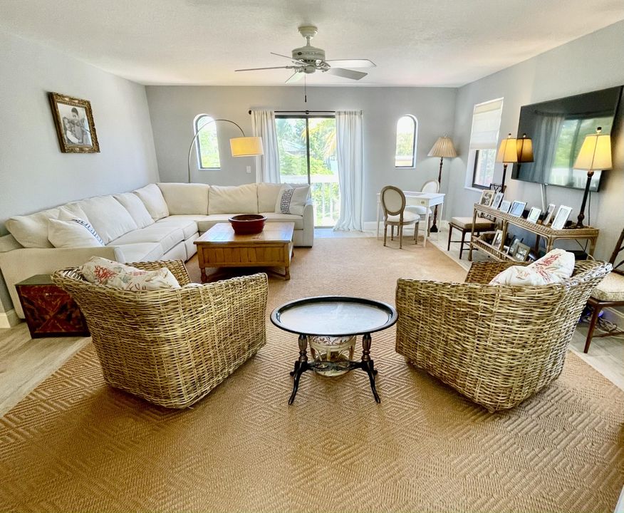 For Sale: $1,350,000 (3 beds, 2 baths, 1820 Square Feet)