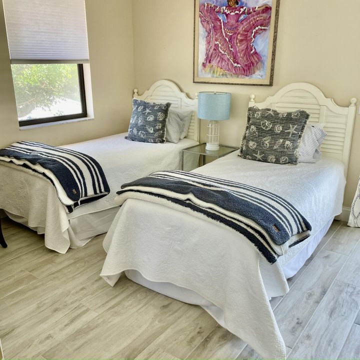 For Sale: $1,350,000 (3 beds, 2 baths, 1820 Square Feet)