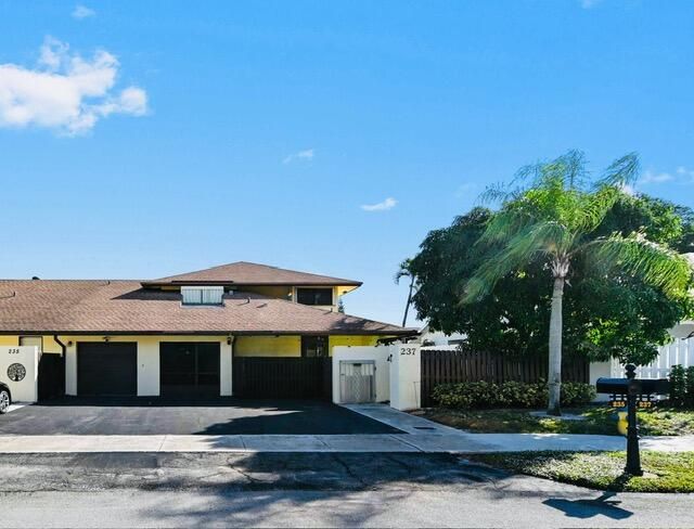 For Sale: $614,999 (3 beds, 2 baths, 1896 Square Feet)