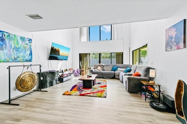 For Sale: $614,999 (3 beds, 2 baths, 1896 Square Feet)