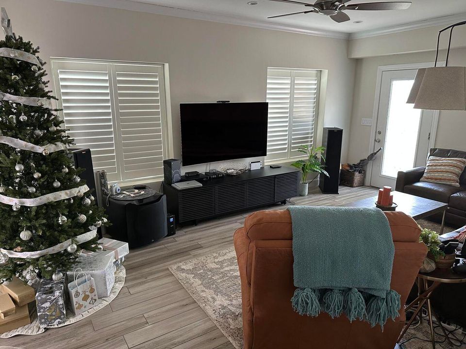 For Rent: $2,700 (2 beds, 1 baths, 1450 Square Feet)