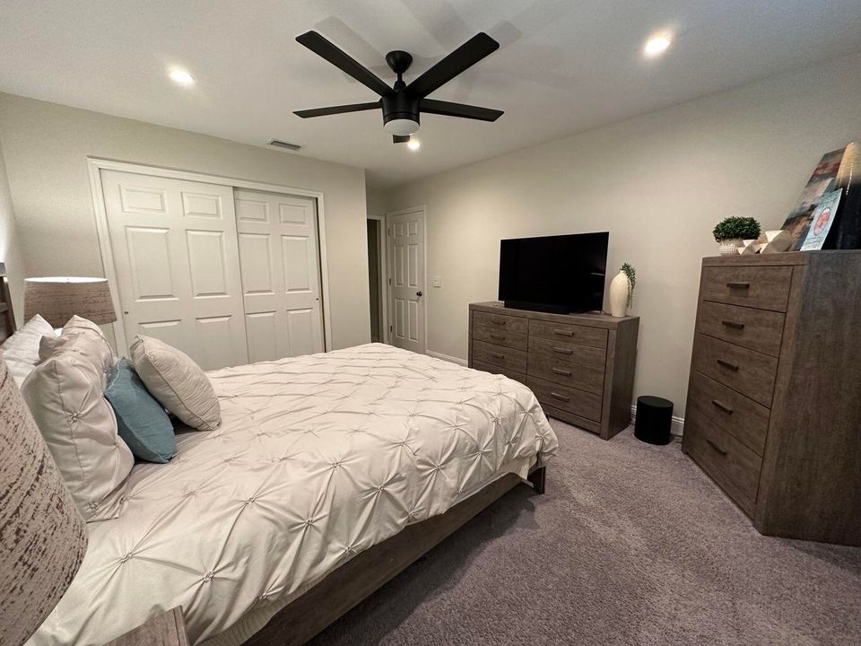 For Rent: $2,700 (2 beds, 1 baths, 1450 Square Feet)