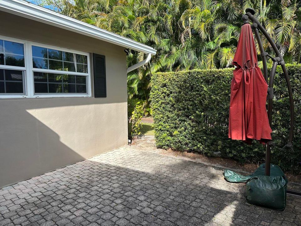 For Rent: $2,700 (2 beds, 1 baths, 1450 Square Feet)