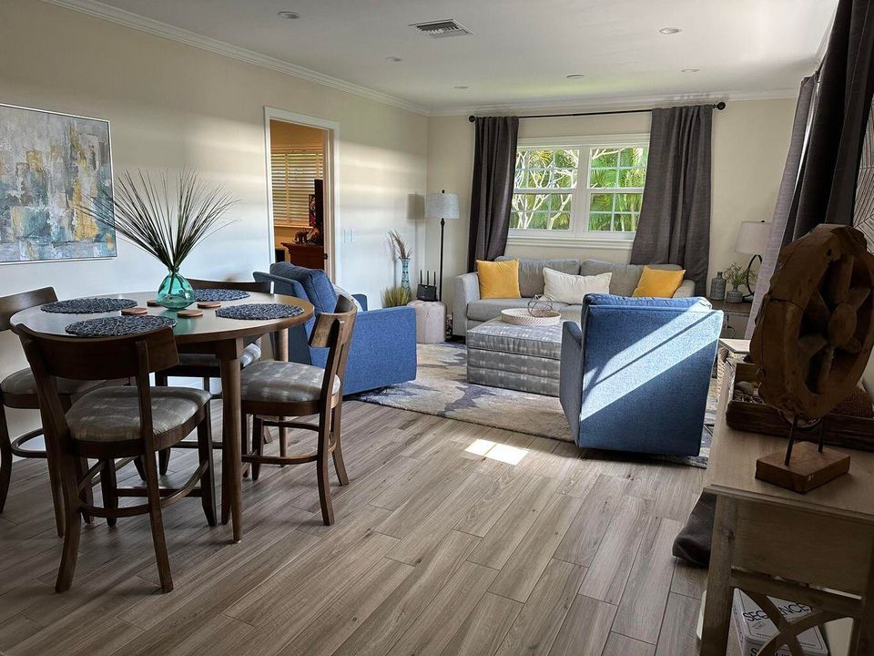 For Rent: $2,700 (2 beds, 1 baths, 1450 Square Feet)