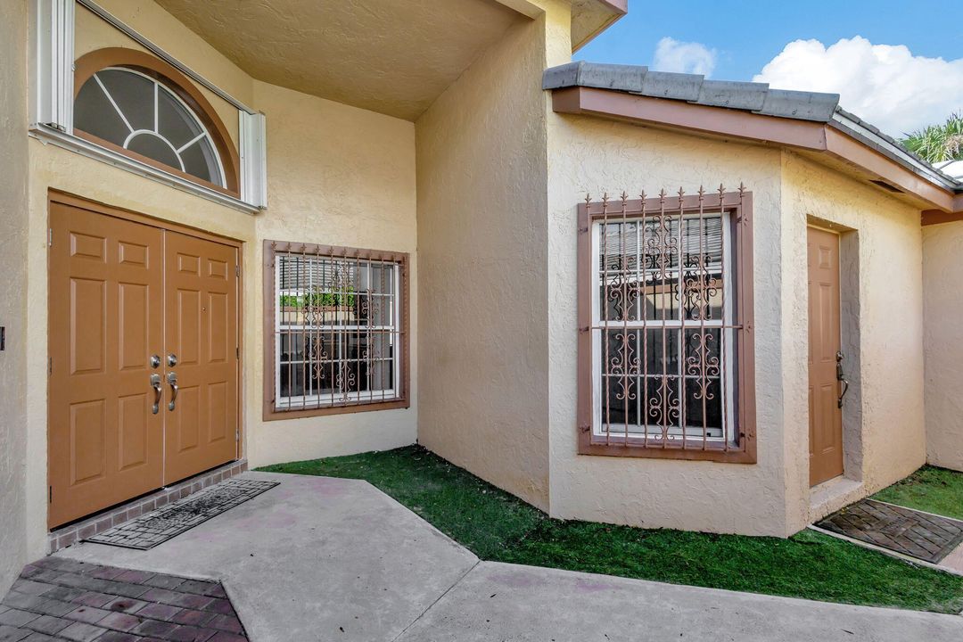 For Rent: $3,150 (3 beds, 2 baths, 1874 Square Feet)