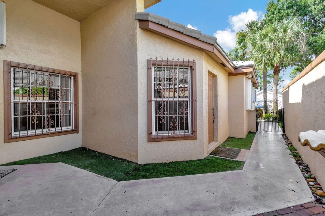 For Rent: $3,150 (3 beds, 2 baths, 1874 Square Feet)