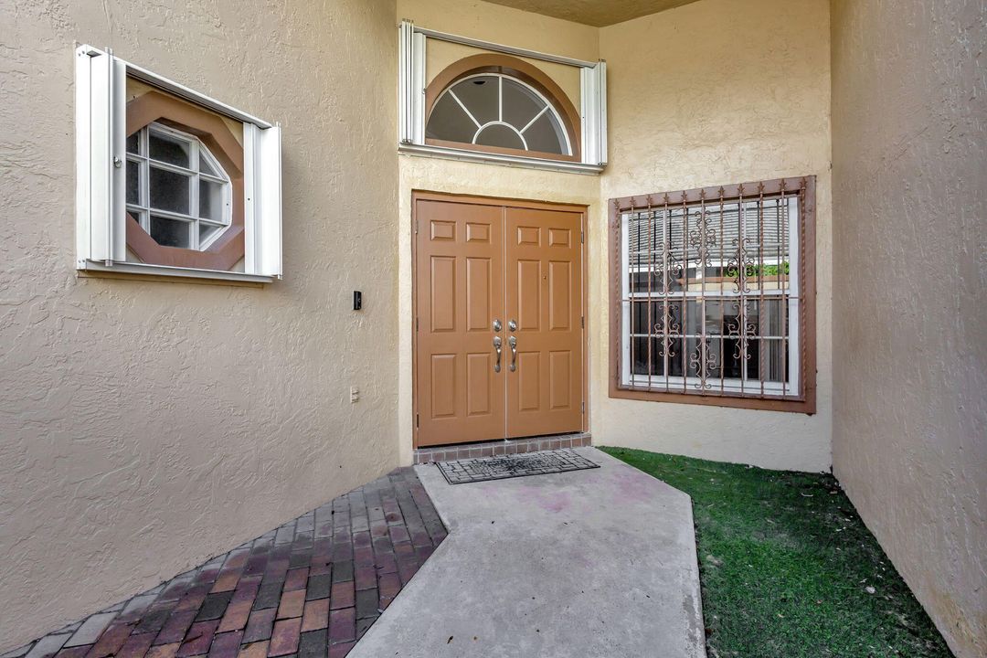 For Rent: $3,150 (3 beds, 2 baths, 1874 Square Feet)