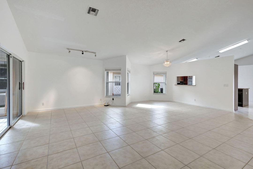 For Rent: $3,150 (3 beds, 2 baths, 1874 Square Feet)