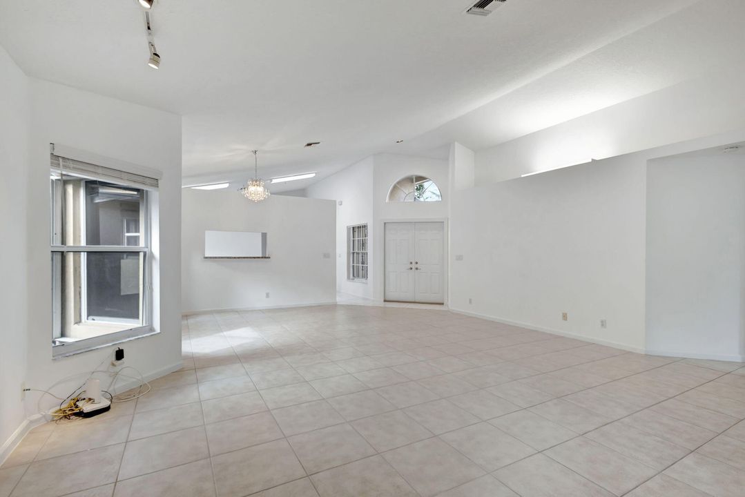 For Rent: $3,150 (3 beds, 2 baths, 1874 Square Feet)