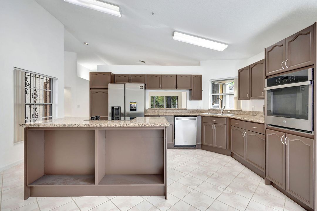 For Rent: $3,150 (3 beds, 2 baths, 1874 Square Feet)