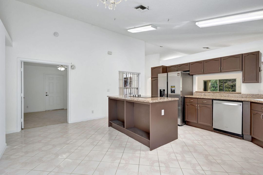 For Rent: $3,150 (3 beds, 2 baths, 1874 Square Feet)