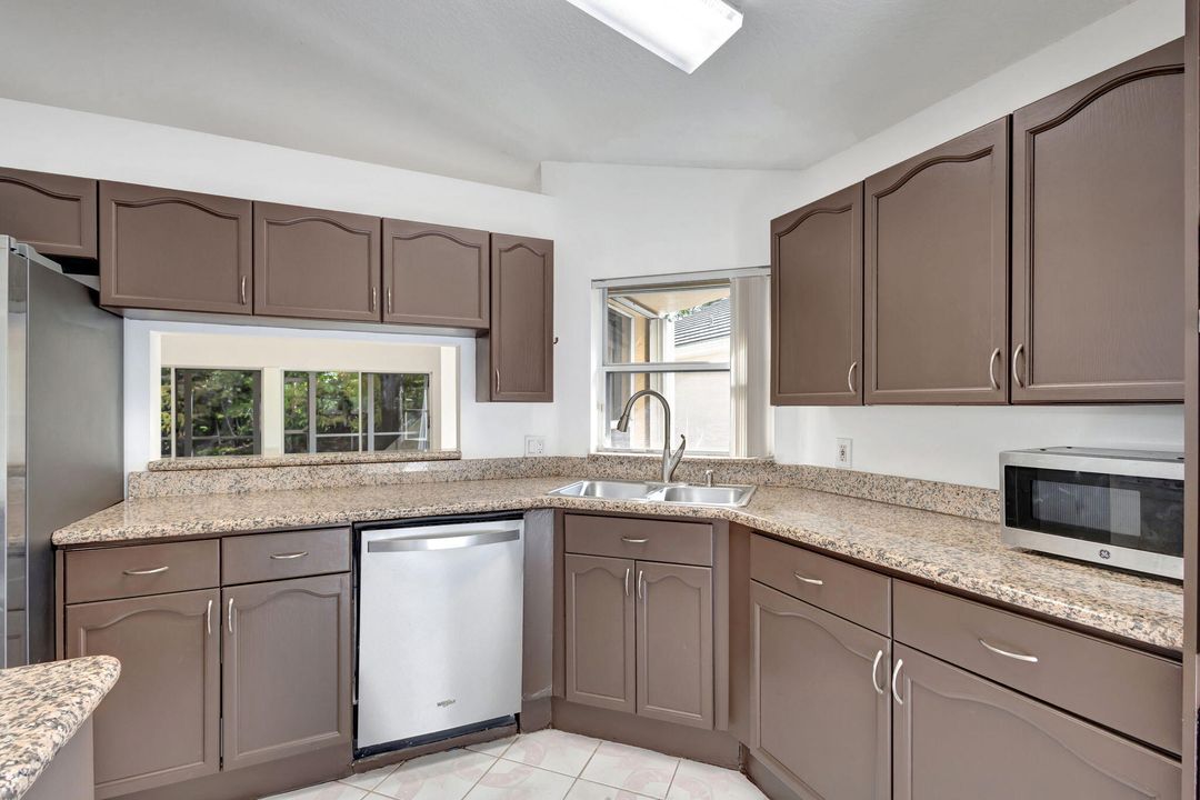 For Rent: $3,150 (3 beds, 2 baths, 1874 Square Feet)