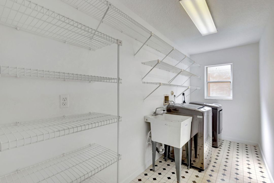 For Rent: $3,150 (3 beds, 2 baths, 1874 Square Feet)