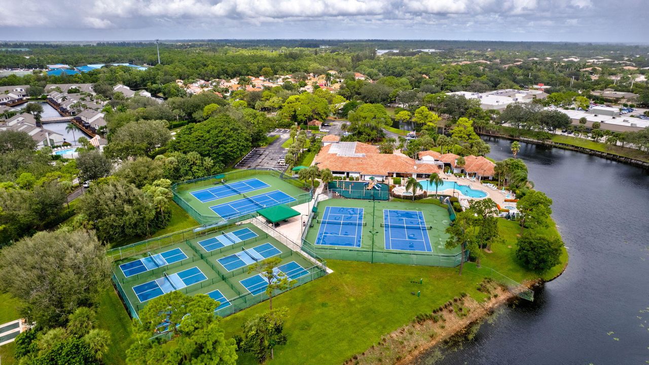 For Rent: $3,150 (3 beds, 2 baths, 1874 Square Feet)