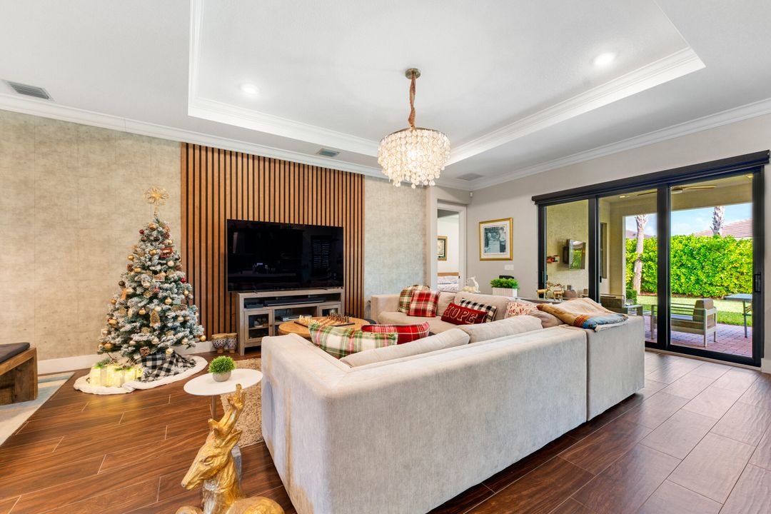 For Sale: $699,000 (3 beds, 3 baths, 2200 Square Feet)