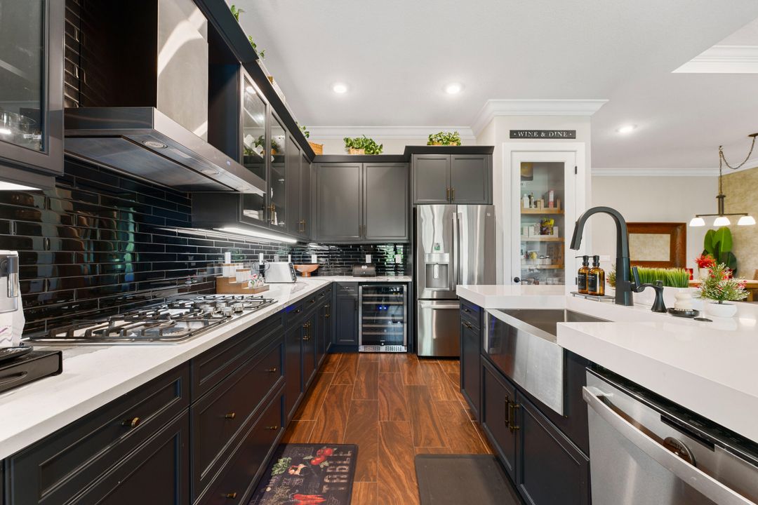 For Sale: $699,000 (3 beds, 3 baths, 2200 Square Feet)