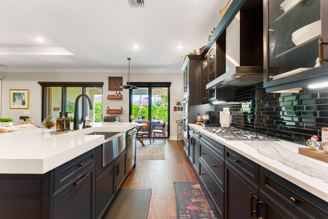 For Sale: $699,000 (3 beds, 3 baths, 2200 Square Feet)