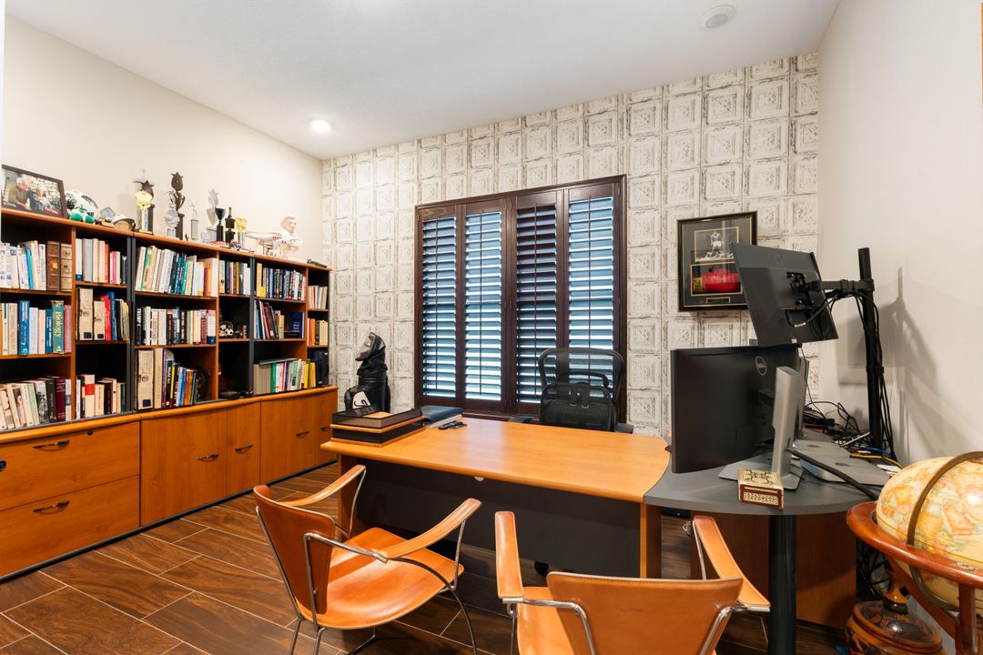 For Sale: $699,000 (3 beds, 3 baths, 2200 Square Feet)