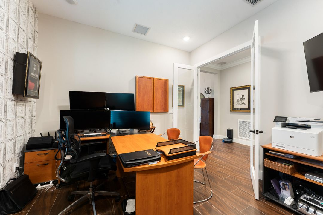 For Sale: $699,000 (3 beds, 3 baths, 2200 Square Feet)