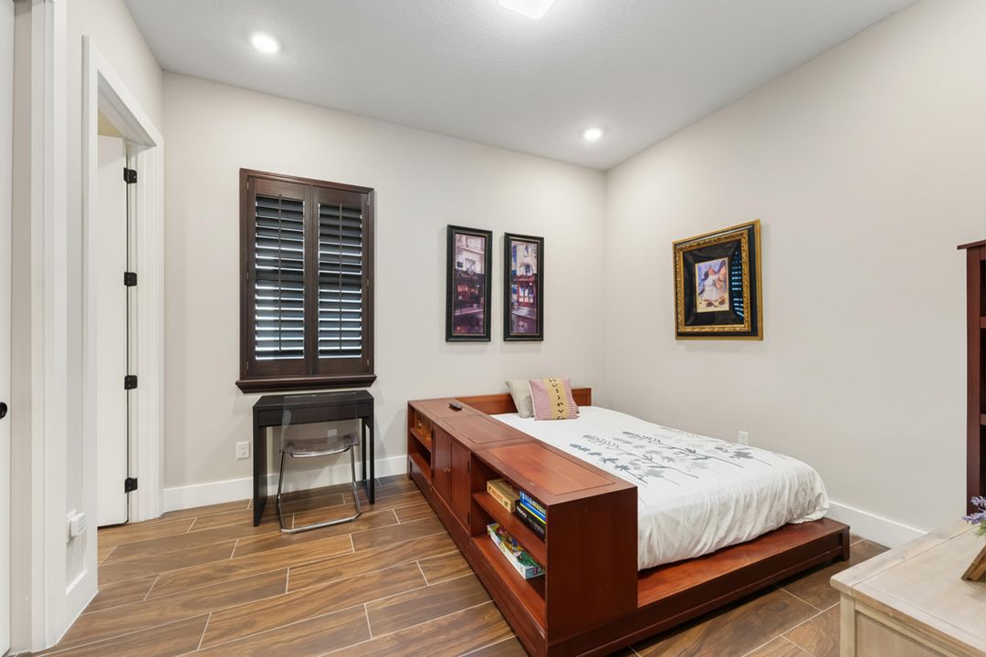 For Sale: $699,000 (3 beds, 3 baths, 2200 Square Feet)