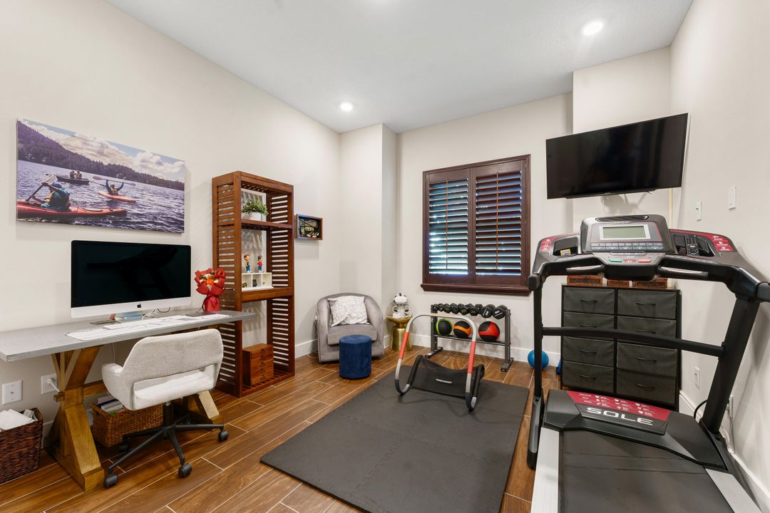 For Sale: $699,000 (3 beds, 3 baths, 2200 Square Feet)