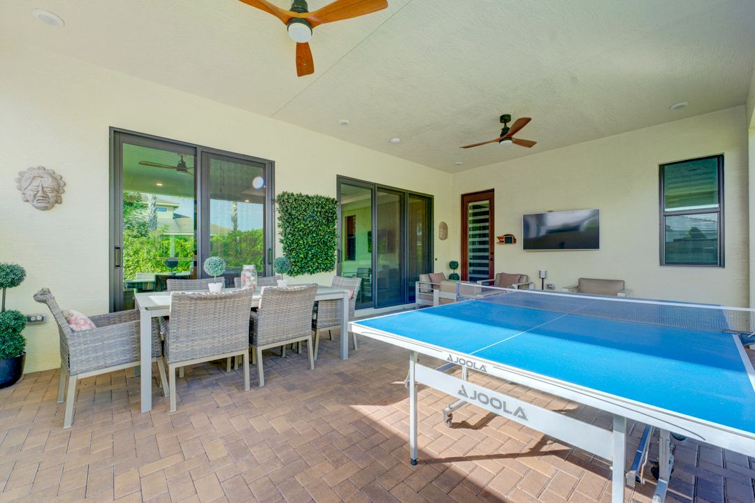 For Sale: $699,000 (3 beds, 3 baths, 2200 Square Feet)