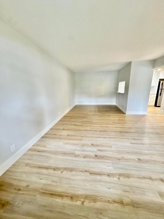 For Rent: $2,400 (2 beds, 2 baths, 980 Square Feet)