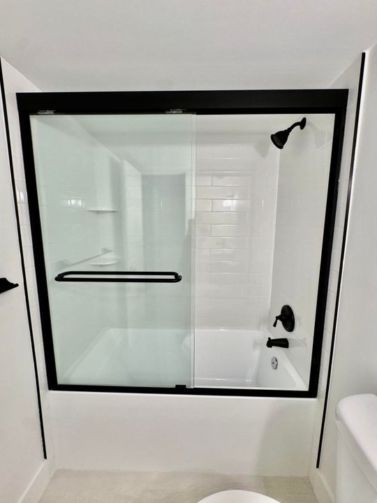 For Rent: $2,400 (2 beds, 2 baths, 980 Square Feet)