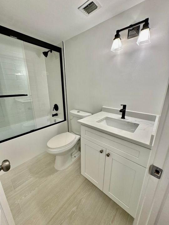 For Rent: $2,400 (2 beds, 2 baths, 980 Square Feet)