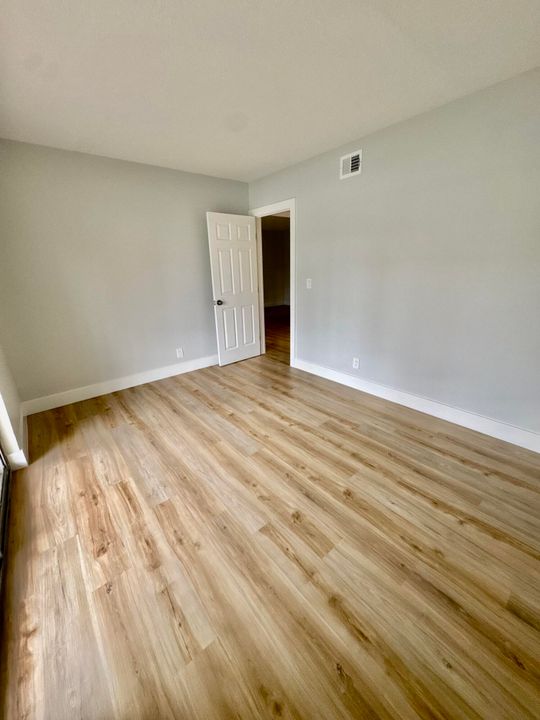 For Rent: $2,400 (2 beds, 2 baths, 980 Square Feet)