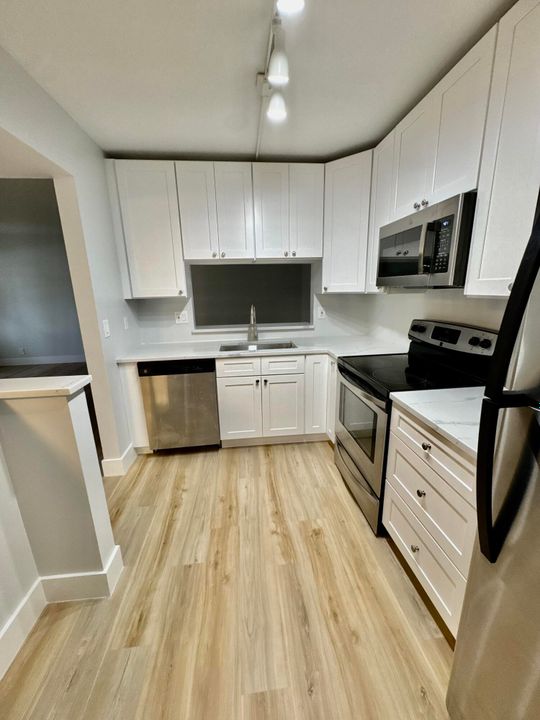 For Rent: $2,400 (2 beds, 2 baths, 980 Square Feet)