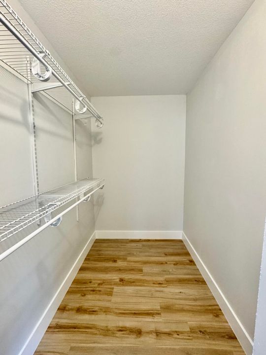 For Rent: $2,400 (2 beds, 2 baths, 980 Square Feet)