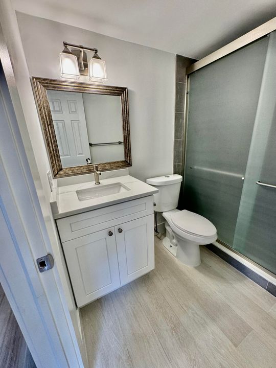 For Rent: $2,400 (2 beds, 2 baths, 980 Square Feet)