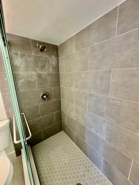 For Rent: $2,400 (2 beds, 2 baths, 980 Square Feet)