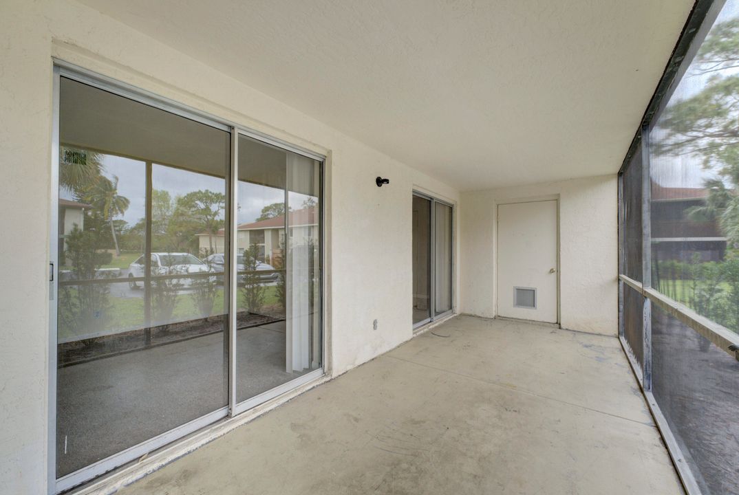 For Rent: $2,400 (2 beds, 2 baths, 980 Square Feet)