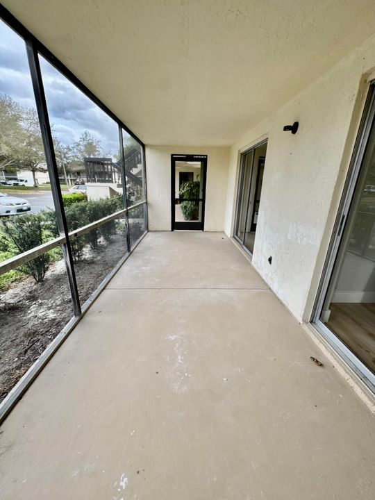 For Rent: $2,400 (2 beds, 2 baths, 980 Square Feet)