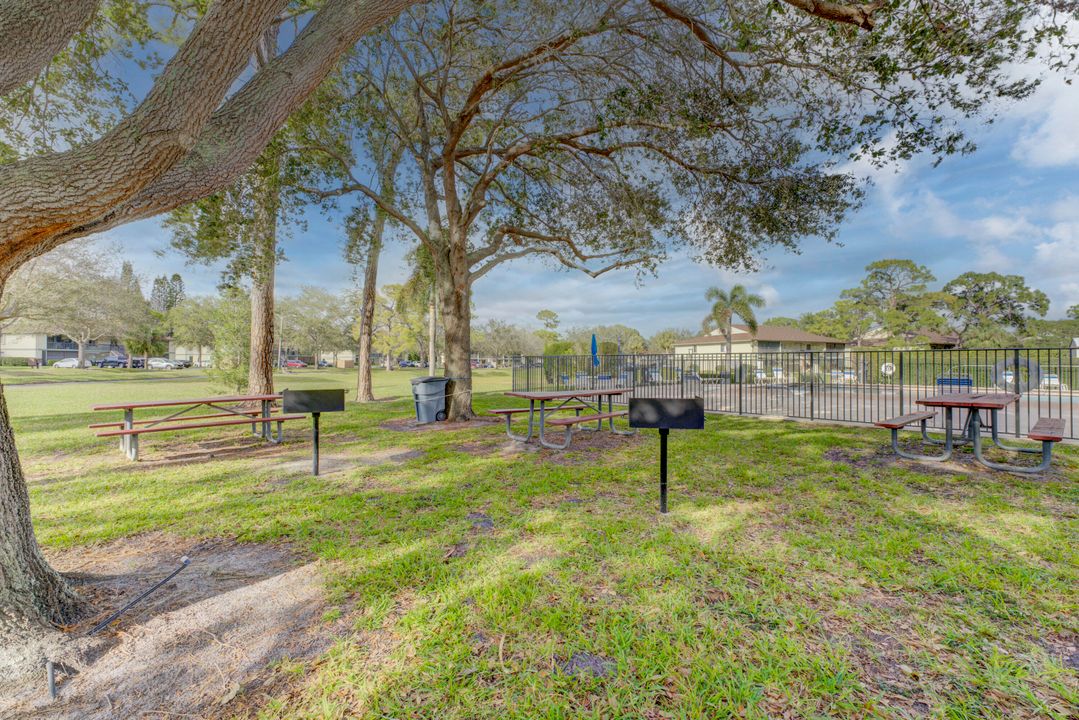 For Rent: $2,400 (2 beds, 2 baths, 980 Square Feet)